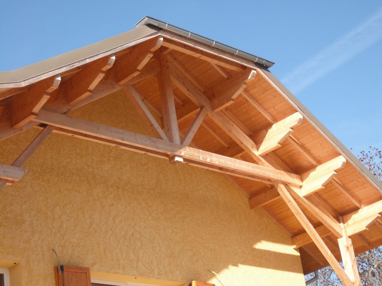 Charpente traditionnelle maison bois massif