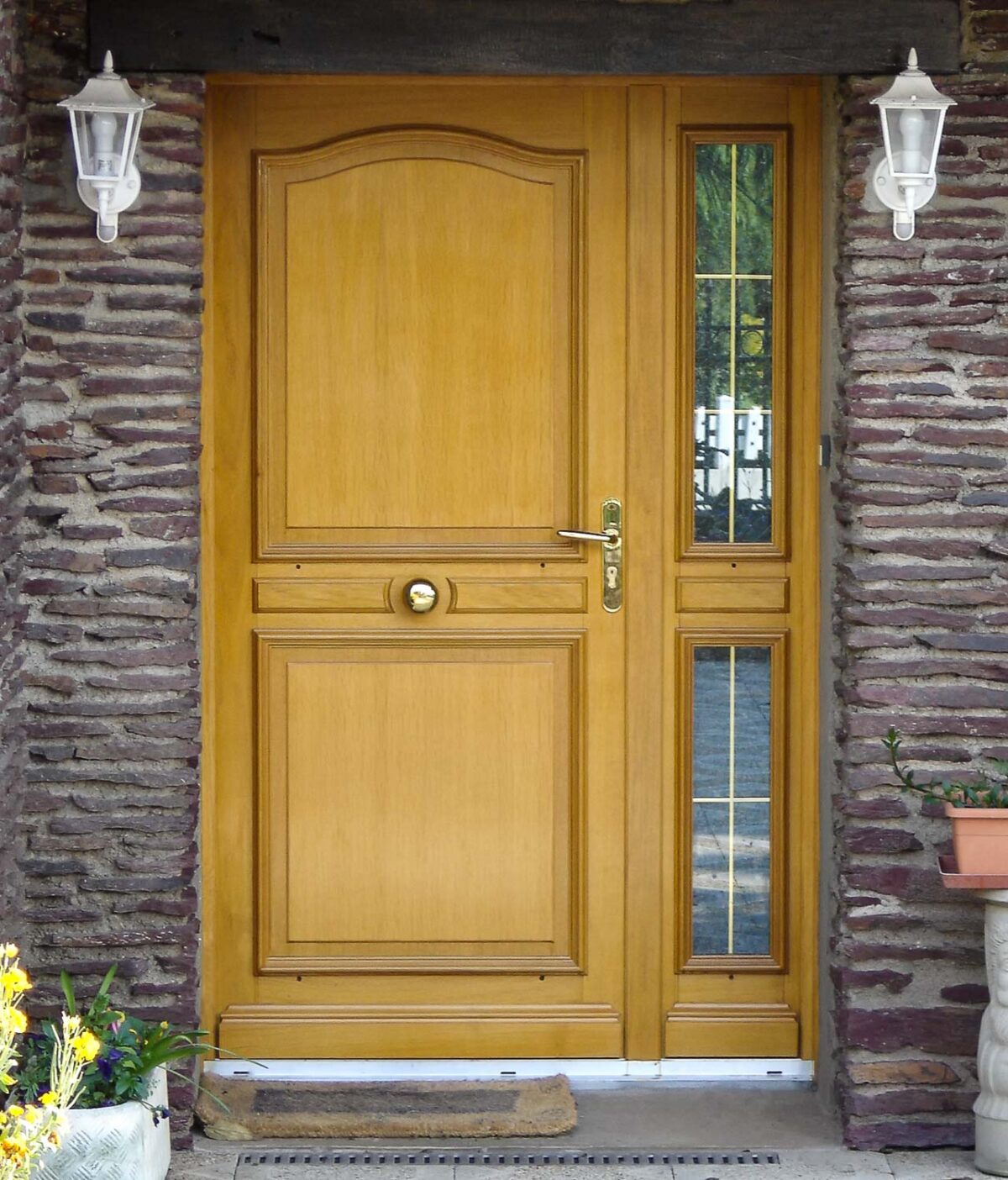Porte d'entrée bois massif moderne