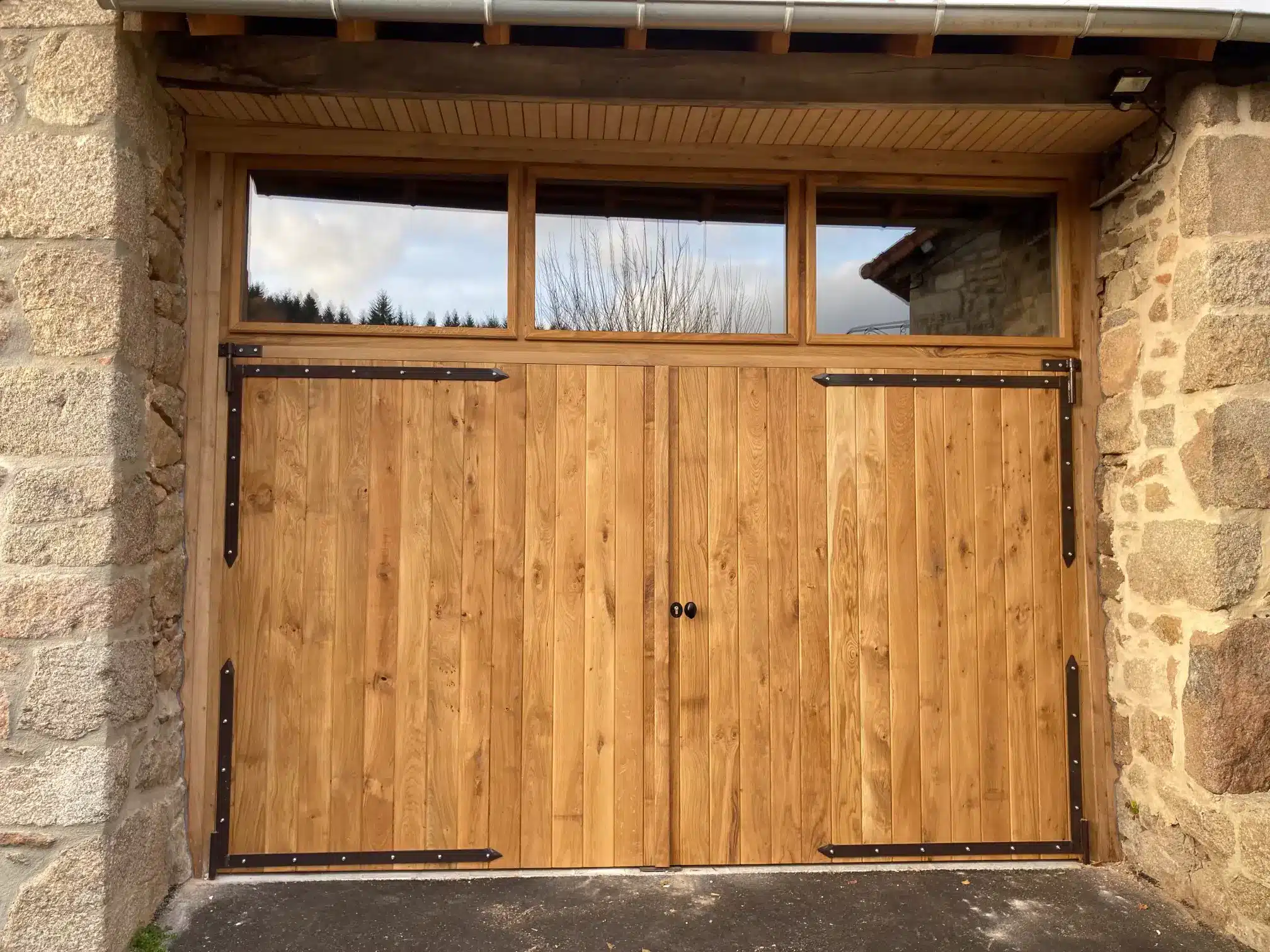 Porte de garage bois massif sur mesure