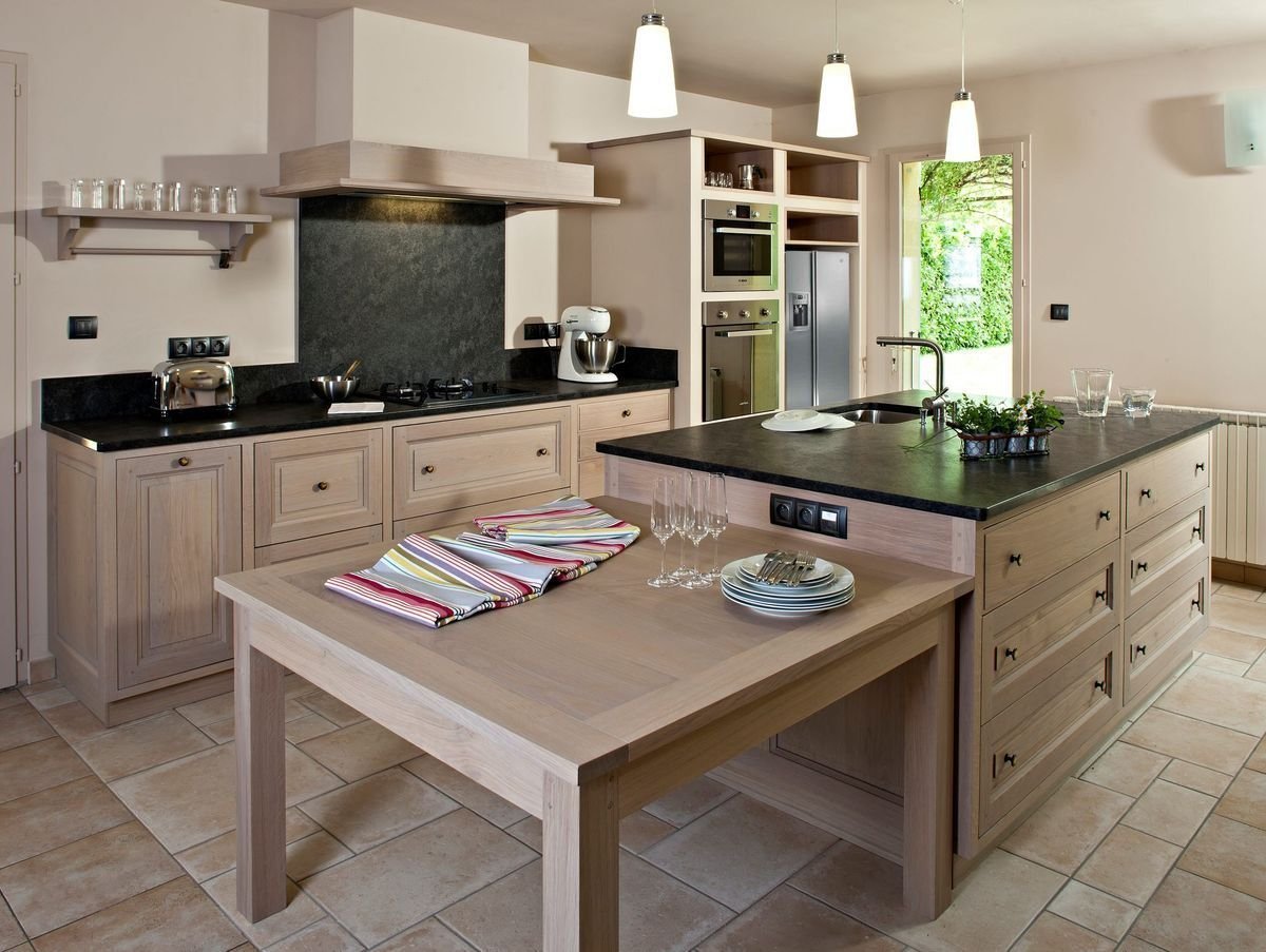 Cuisine en bois massif sur mesure