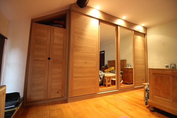 Dressing bois massif sur mesure avec miroirs